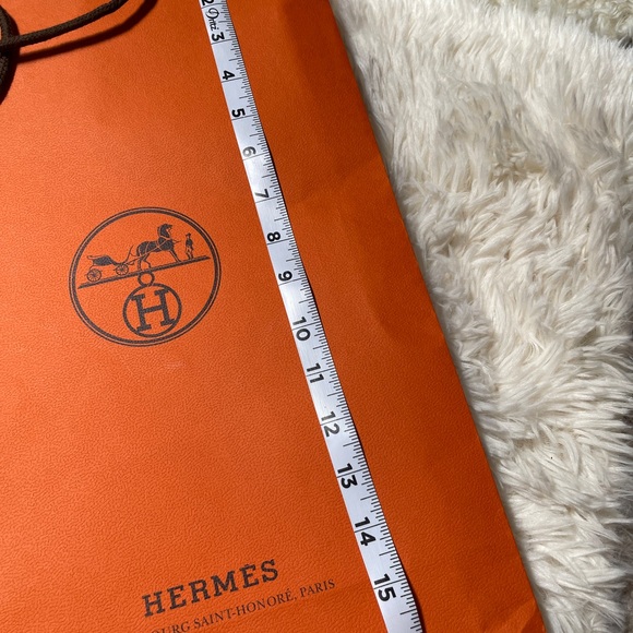 Hermes shopping bag medium tall 11” x 17” x 4” - Picture 2 of 6